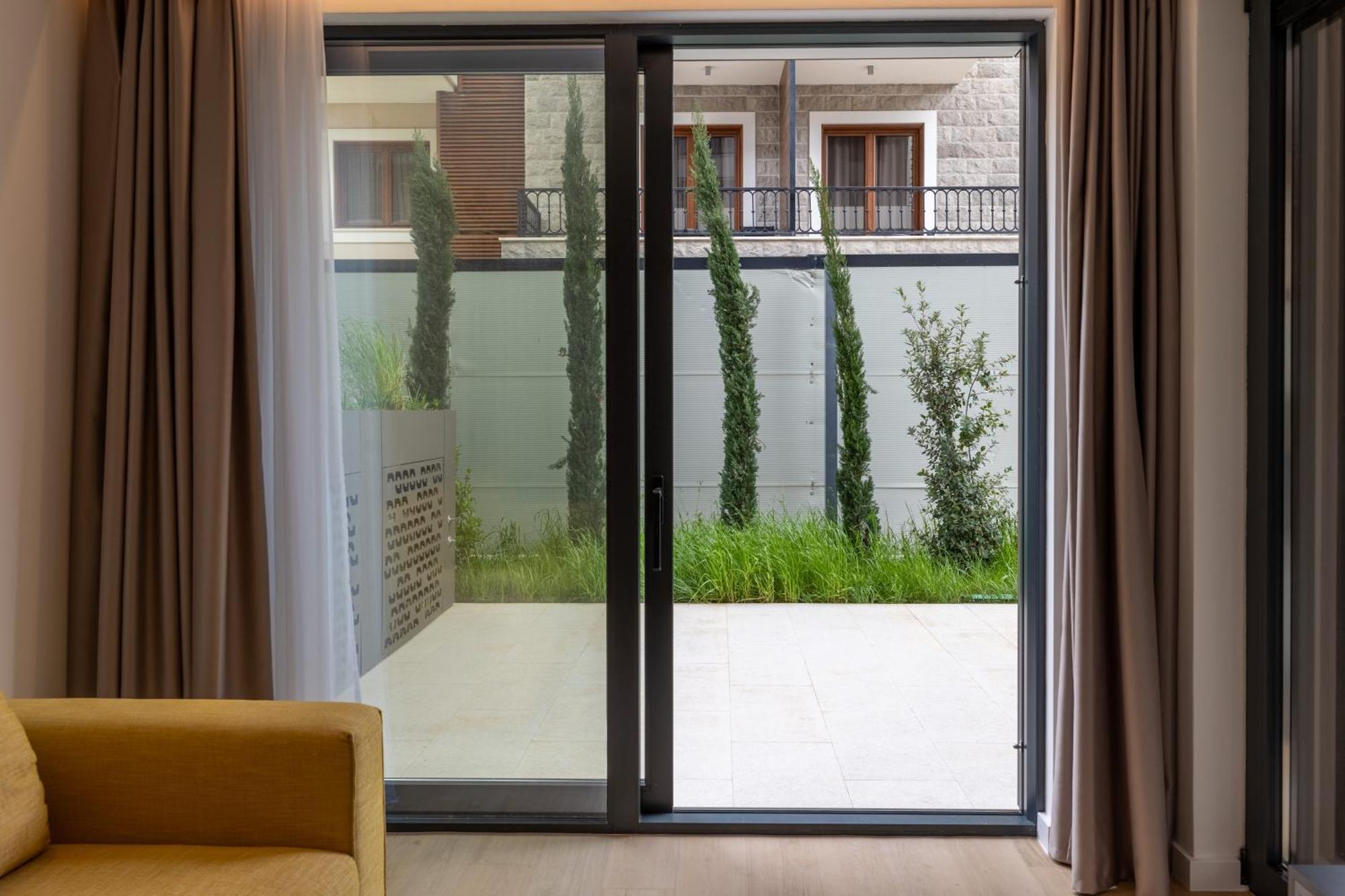 Onia Collection With A Pool Apartman *